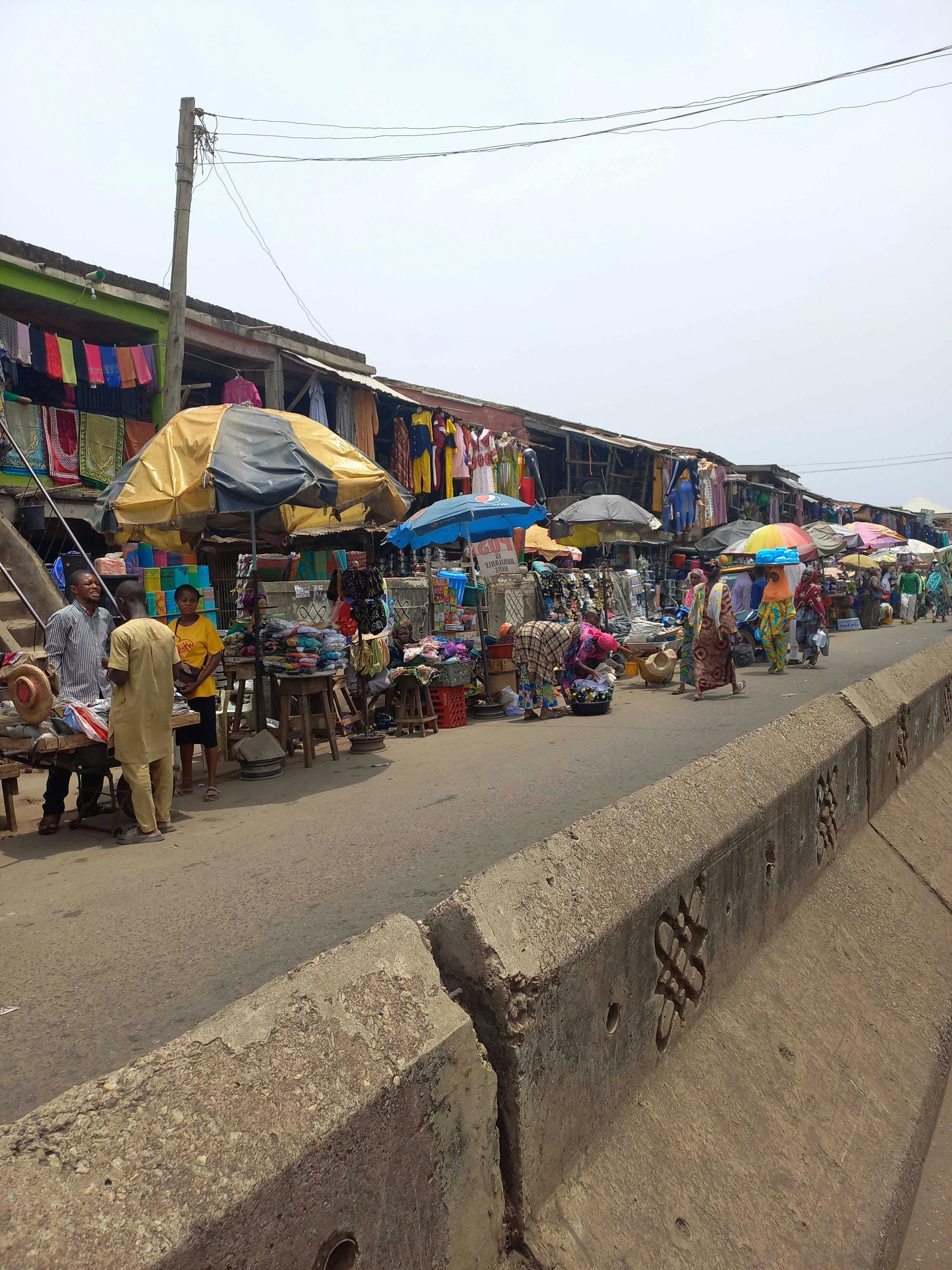 A large roadside market where goods are being sold in Nigeria.