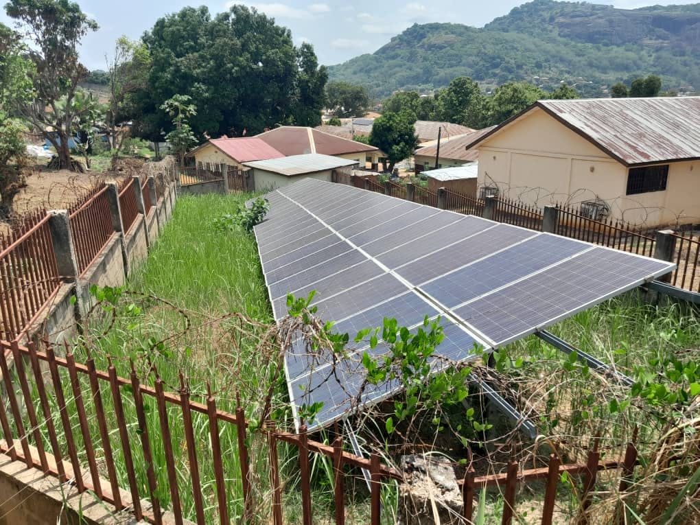 Existing solar PV system at Kabala Government Hospital, an off-grid health facility (credit: Albert Moiwa).